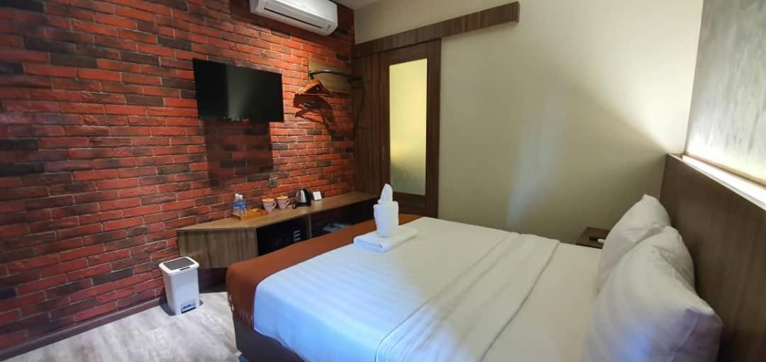 Vista Hotel Tawau Esterno foto
