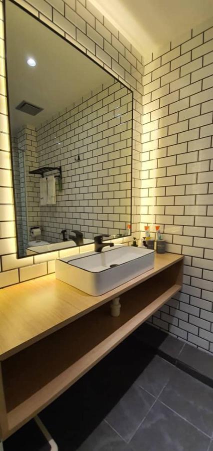 Vista Hotel Tawau Esterno foto