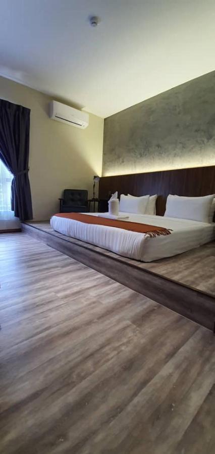 Vista Hotel Tawau Esterno foto