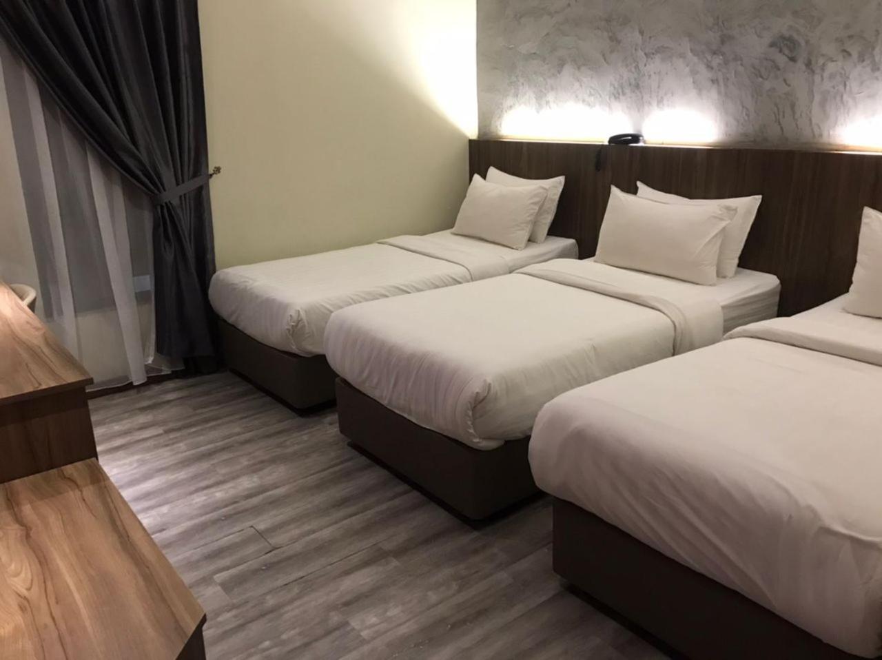 Vista Hotel Tawau Esterno foto